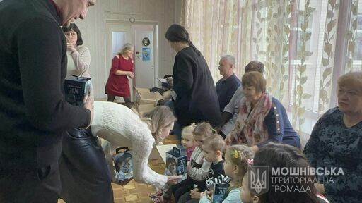 ПОМІЧНИКИ СВЯТОГО МИКОЛАЯ ПРИВІТАЛИ ВИХОВАНЦІВ "ЛІСОВОЇ КАЗКИ" ПОМІЧНИКИ СВЯТОГО МИКОЛАЯ ПРИВІТАЛИ ВИХОВАНЦІВ "ЛІСОВОЇ КАЗКИ"