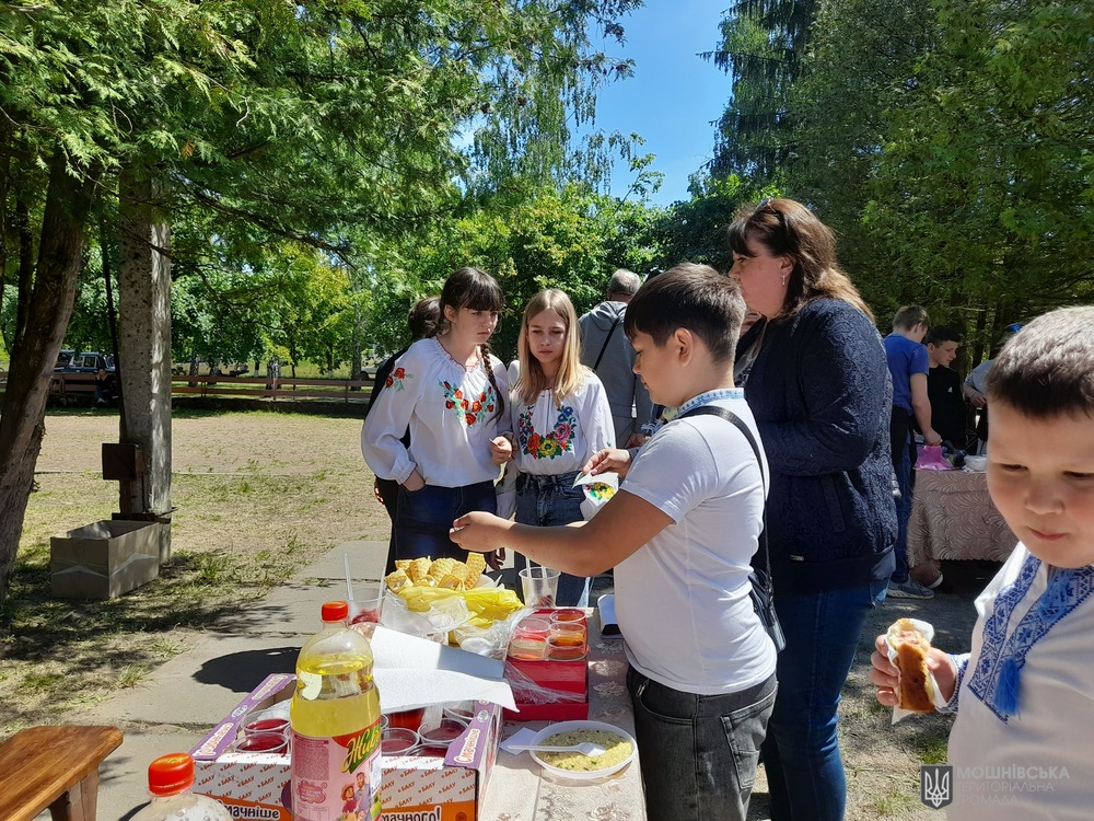 Благодійний ярмарок «Велика родина- щаслива сім’я» Благодійний ярмарок «Велика родина- щаслива сім’я»