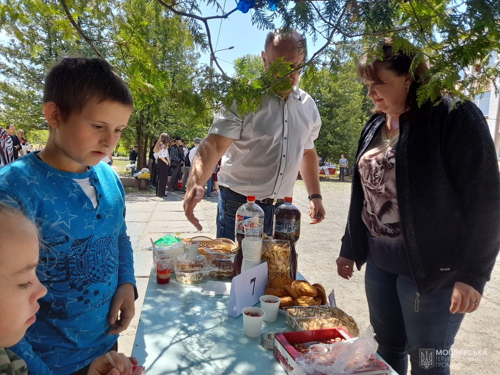 Благодійний ярмарок «Велика родина- щаслива сім’я» Благодійний ярмарок «Велика родина- щаслива сім’я»