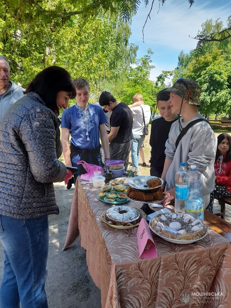 Благодійний ярмарок «Велика родина- щаслива сім’я» Благодійний ярмарок «Велика родина- щаслива сім’я»