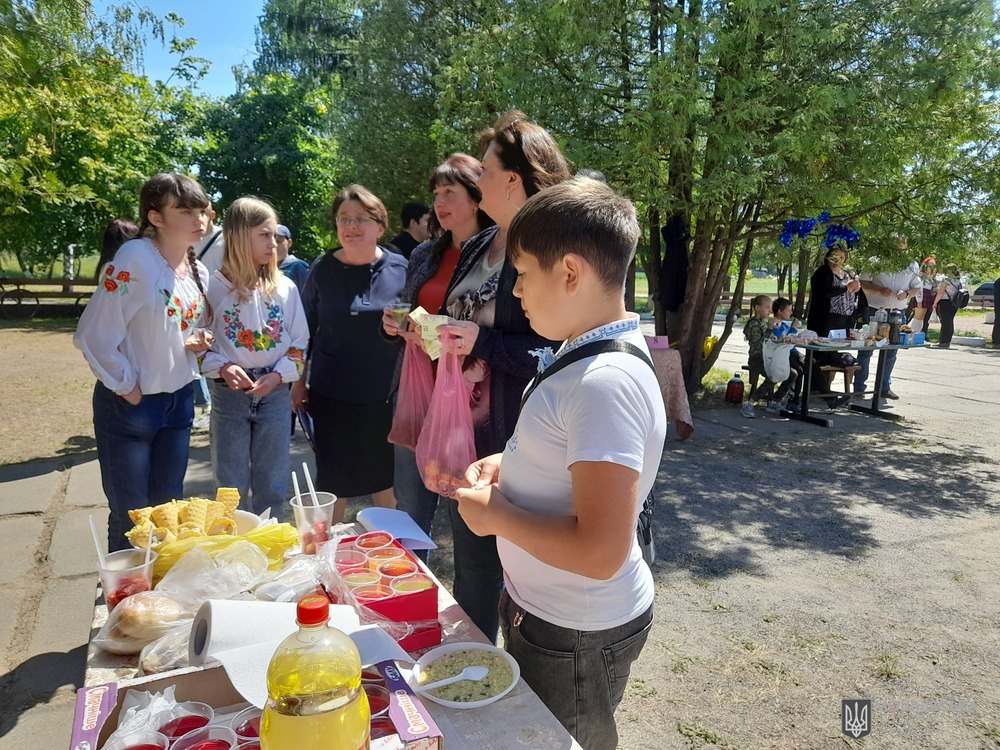 Благодійний ярмарок «Велика родина- щаслива сім’я» Благодійний ярмарок «Велика родина- щаслива сім’я»