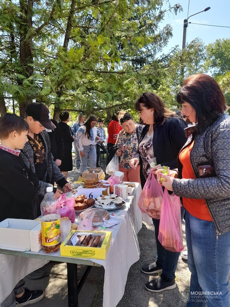 Благодійний ярмарок «Велика родина- щаслива сім’я» Благодійний ярмарок «Велика родина- щаслива сім’я»