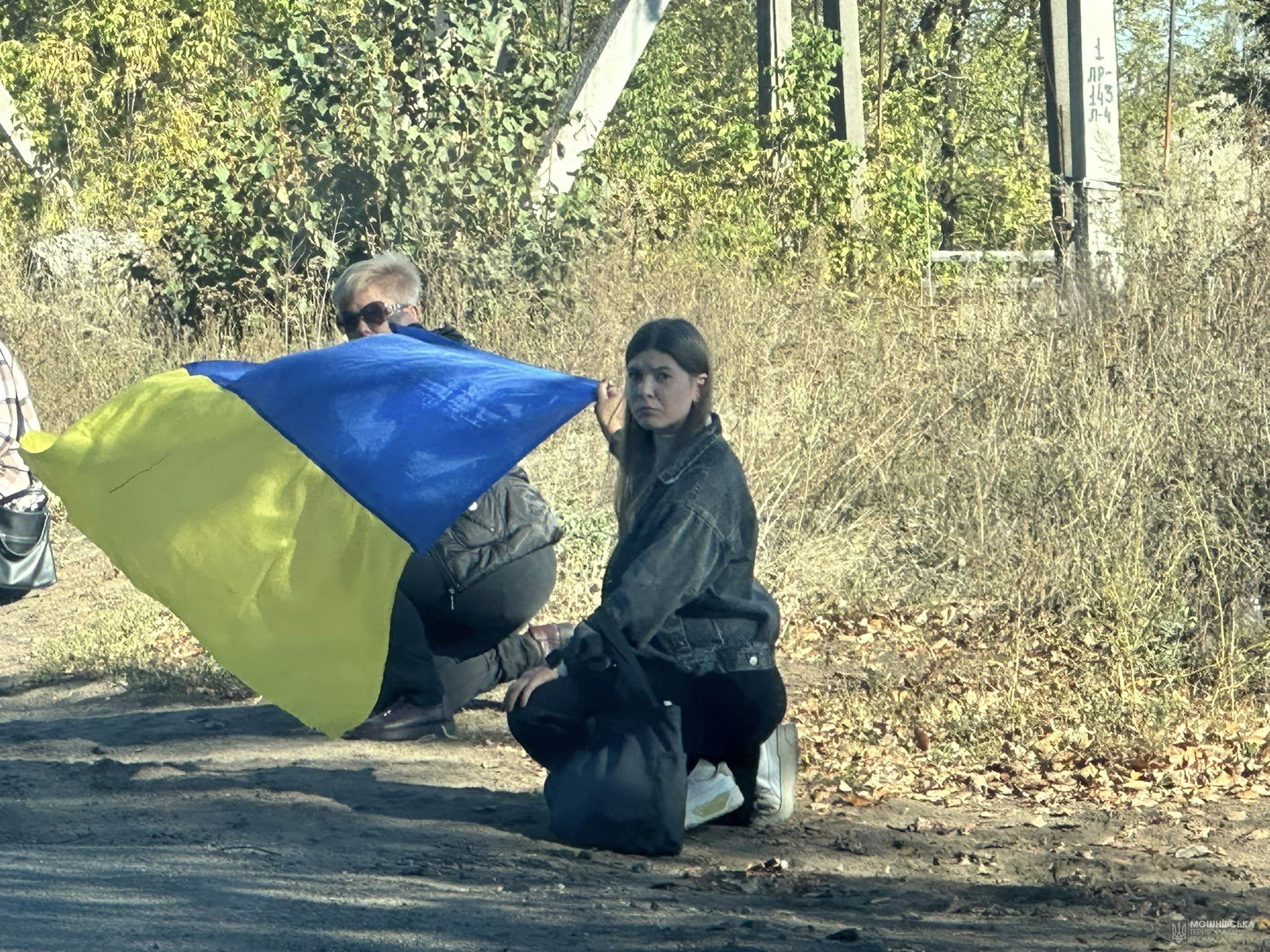Мошнівська територіальна громада, вся Україна віддали останню шану провівши до життя вічного свого земляка Українського Воїна Захисника Мошнівська територіальна громада, вся Україна віддали останню шану провівши до життя вічного свого земляка Українського Воїна Захисника