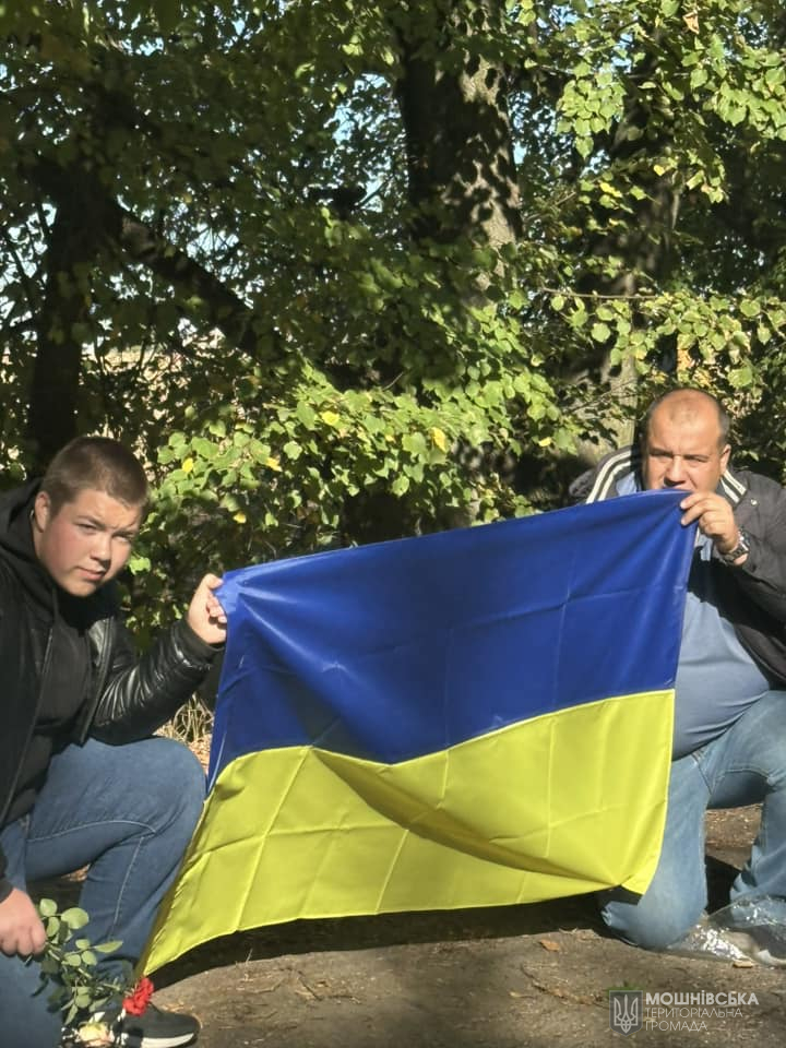 Мошнівська територіальна громада, вся Україна віддали останню шану провівши до життя вічного свого земляка Українського Воїна Захисника Мошнівська територіальна громада, вся Україна віддали останню шану провівши до життя вічного свого земляка Українського Воїна Захисника