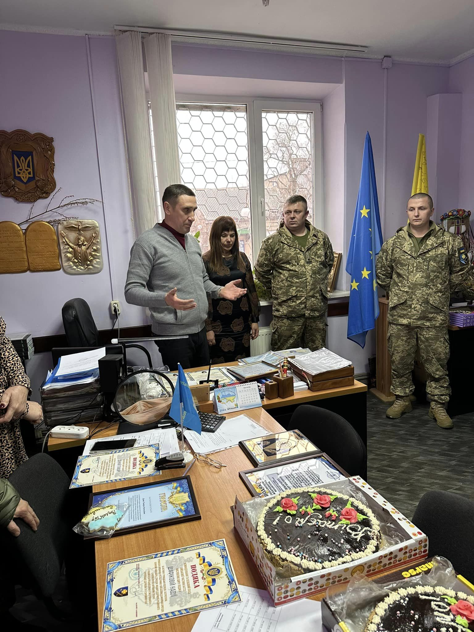 ПРИВІТАННЯ ВОЛОНТЕРАМ ВІД МОШНІВСЬКОГО СІЛЬСЬКОГО ГОЛОВИ БОГДАНА ШКАРБУТИ ПРИВІТАННЯ ВОЛОНТЕРАМ ВІД МОШНІВСЬКОГО СІЛЬСЬКОГО ГОЛОВИ БОГДАНА ШКАРБУТИ