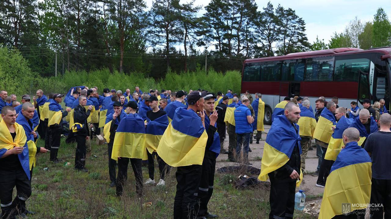 Наші вдома: з полону звільнили сімох захисників з Черкащини Наші вдома: з полону звільнили сімох захисників з Черкащини