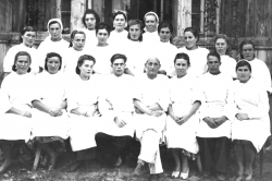 Працівники Мошнівської дільничної лікарні. 1953 рік.