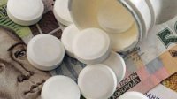 Відсьогодні українці віком від 60 років зможуть купити на «ковідну» тисячу ліки